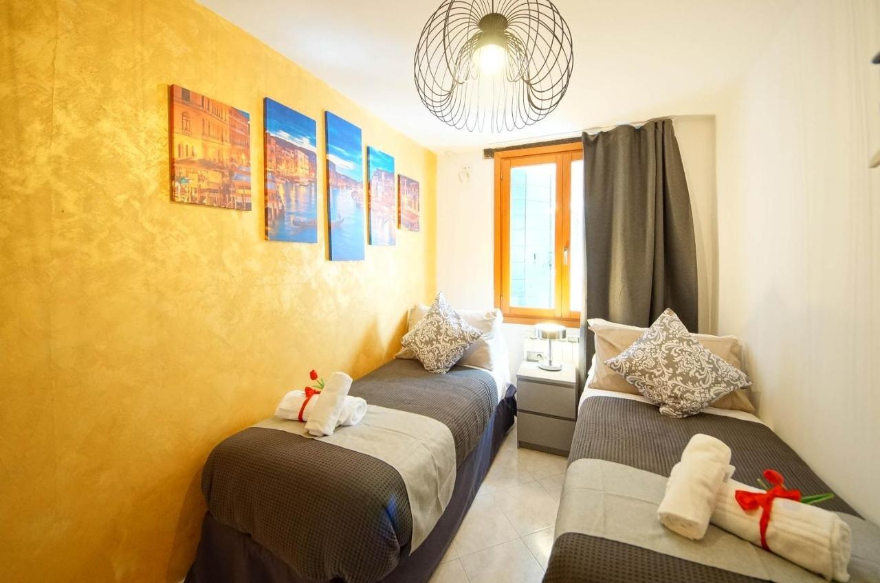 Gondola View Apartment เวนิส ภายนอก รูปภาพ