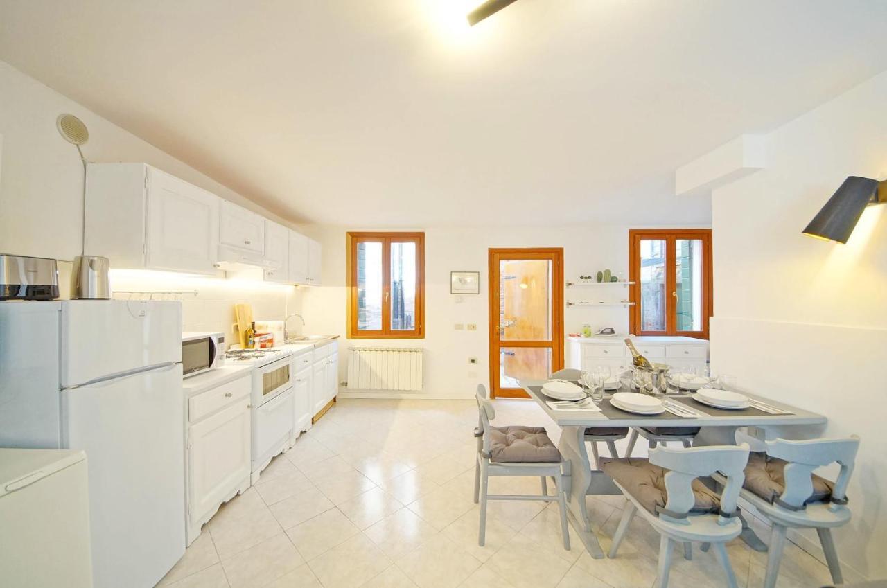 Gondola View Apartment เวนิส ภายนอก รูปภาพ