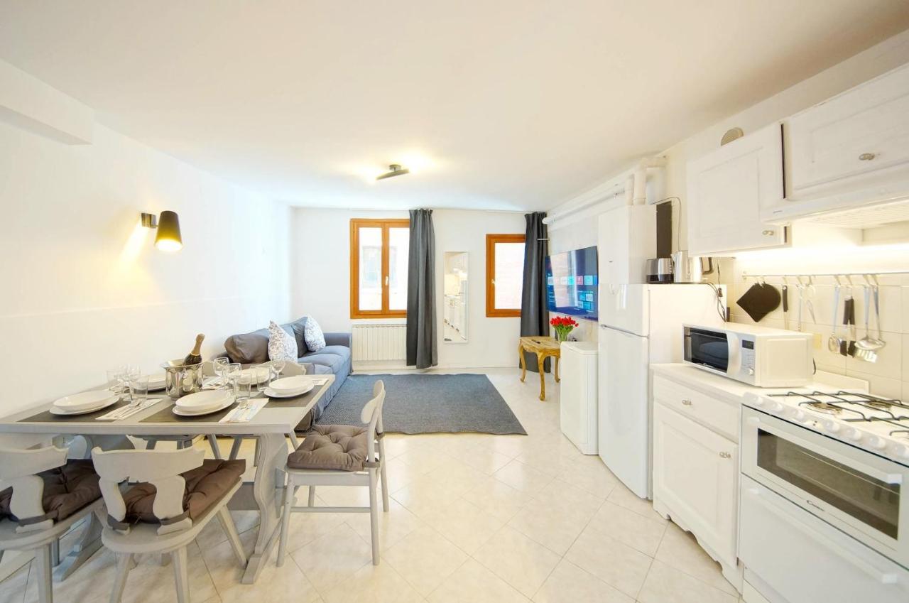 Gondola View Apartment เวนิส ภายนอก รูปภาพ