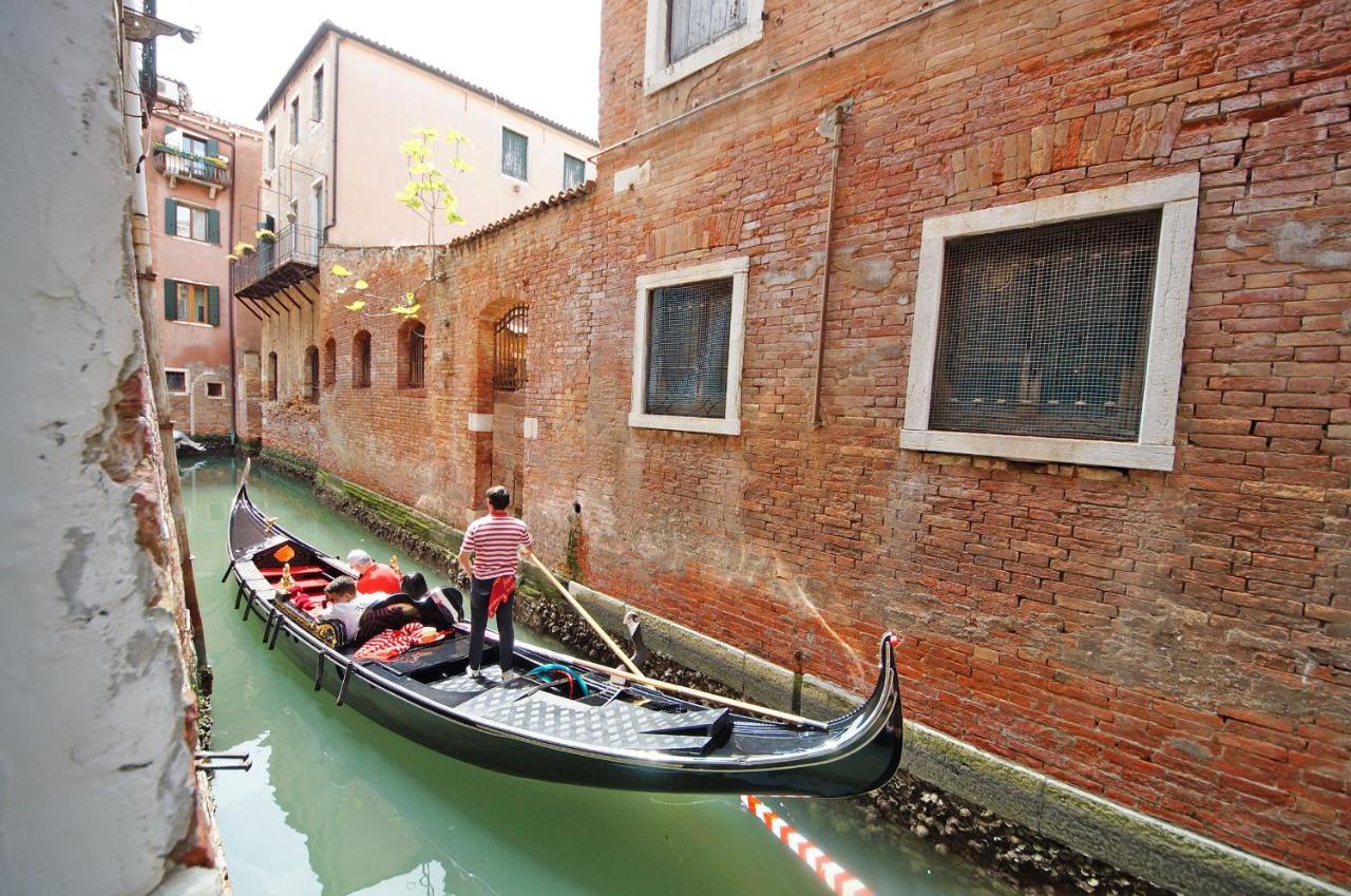Gondola View Apartment เวนิส ภายนอก รูปภาพ